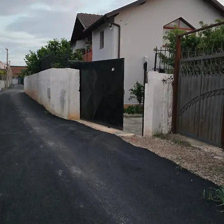 Eni's Villa, 2km From Vain *